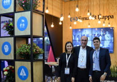 Smurfit Kappa has been present in Colombia for three quarters of century now. The company produces boxes growers need to ship their flowers, and their services are widely used. 'For we know logistics', Jessica Varga, Jorge Cubillos, and Alejandro Parra tell us.